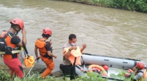  Kencing Usai Minum Tuak, Juned Hanyut Terbawa Arus Sungai Denai