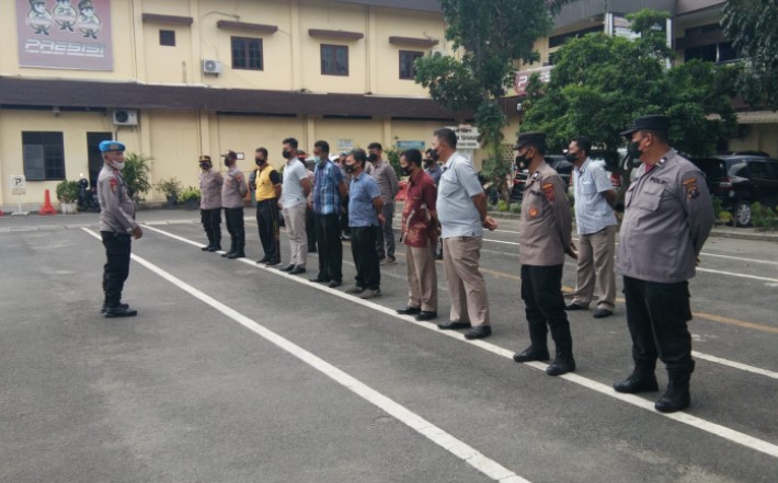  Polrestabes Medan Gelar KRYD Bagikan Masker di Pajak Petisah