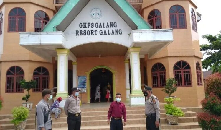  Polsek Galang Rutin Pengamanan Kebaktian di Gereja