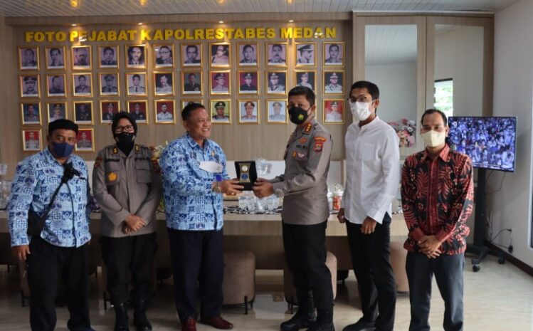  Dihadapan Kapolrestabes Medan, Wakil Rektor UMA: Program Presisi Kapolri Terbukti Sukses Berikan Pelayanan Kepada Masyarakat