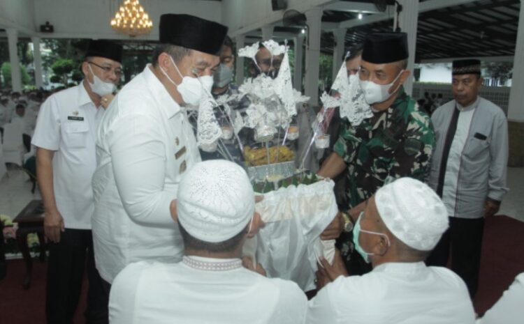 Upah-Upah 156 Jemaah Calon Haji, Wakil Bupati Asahan Berpesan Tetap Semangat dan Jaga Stamina