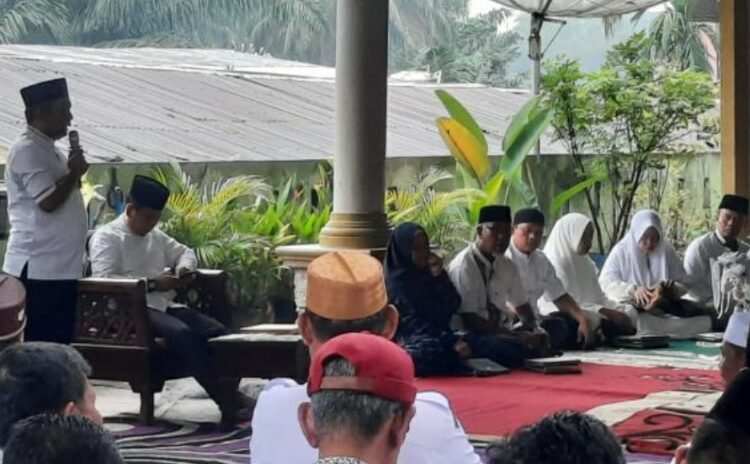 Dirangkai Halal Bihalal, Kadisdik Labuhanbatu Gelar Upah-Upah 16 Orang Pegawai Disdik yang Berangkat Haji