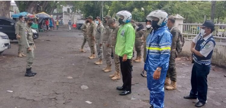  Meski Hujan, Tim Gabungan Polrestabes Medan Tetap Patroli PPKM