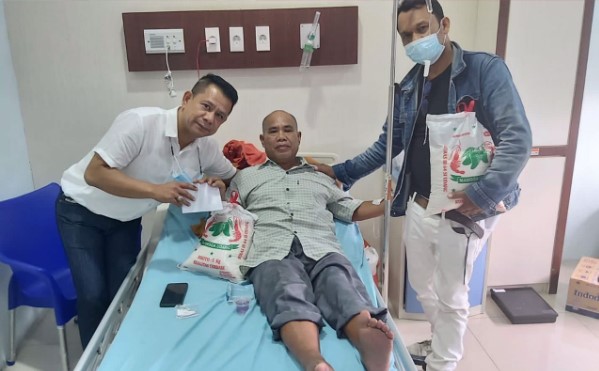  Jumat Barokah, Ketua Pewarta Jenguk Dua Wartawan Senior Sakit dan Berikan Santunan