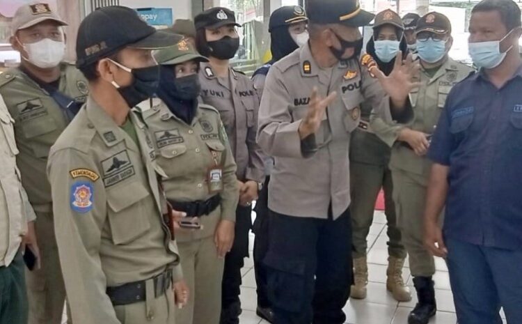  Patroli di Tempat Perbelanjaan, Polisi Ajak Pengunjung Maju Bersama Terapkan Prokes