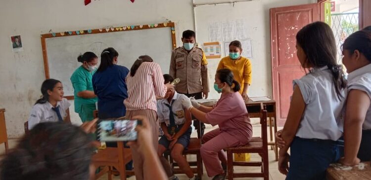 Polsek Biru Biru Door To Door Ajak Masyarakat Vaksin