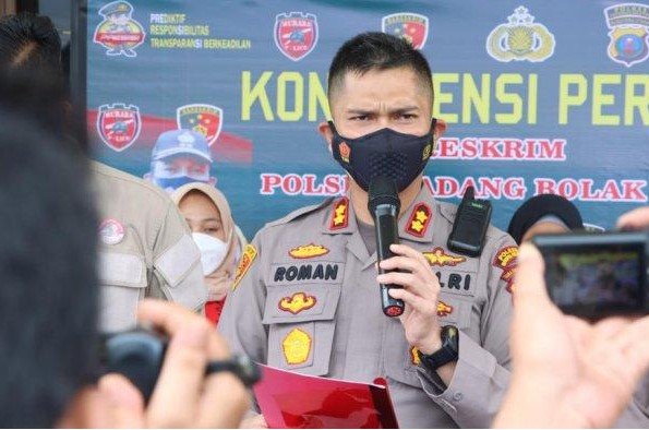  Polwan Gadungan Edit Foto Sampai Beli Baju Polisi dari Online