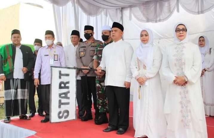 Bupati Labuhanbatu Bersama Kakamenag Lepas 216 Calhaj Ke Tanah Suci