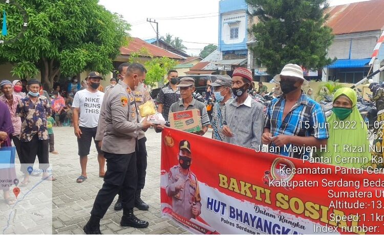  Sambut HUT Bhayangkara Ke 76, Polsek Pantai Cermin Gelar Bakti Sosial