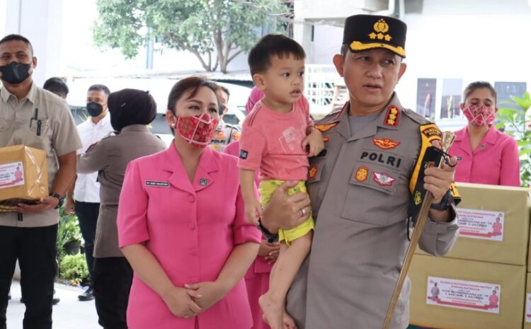  Kapolrestabes Medan Anjangsana ke Panti Asuhan dan Jenguk Anggota Polri yang Sakit