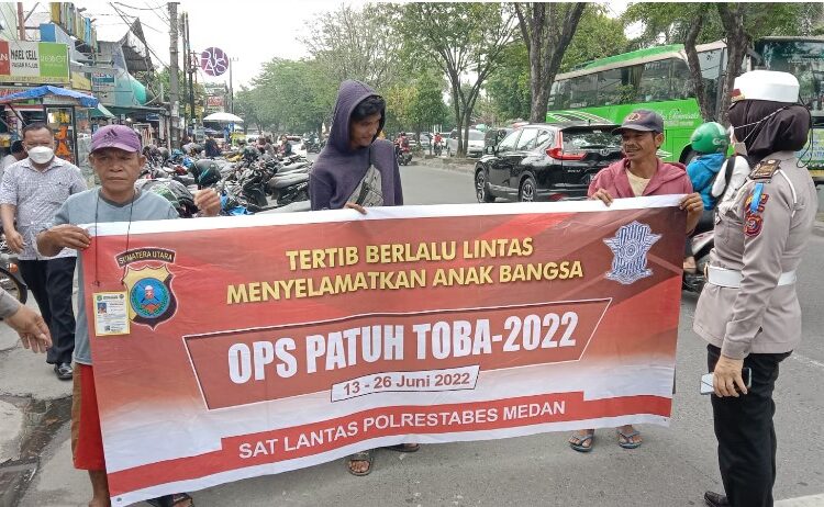  Polantas Polrestabes Medan Sosialisasi Ops Patuh Toba 2022 di Pajak USU