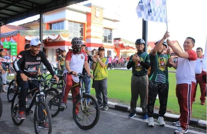 Ratusan Peserta Fun Bike Doorprize Meriahkan Hari Bhayangkara Ke-76 dan HUT Ke-72 Kodam I/BB