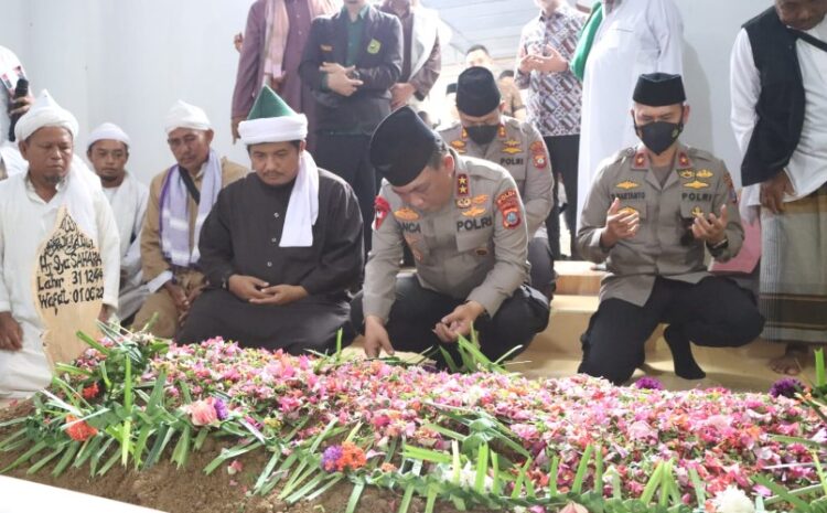 Hadiri Pemakaman Ibunda Tuan Guru Batak, Kapolda Sumut Ucapkan Belasungkawa