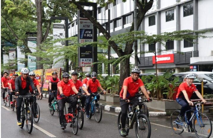  Kapolrestabes Gowes Bersama Walikota Medan Sekaligus Sapa Warga