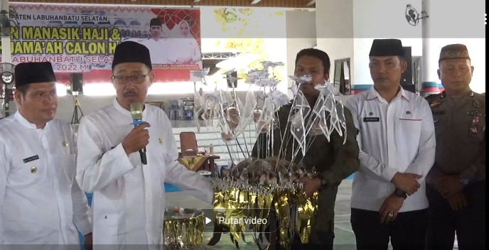  Bupati Labusel Gelar Tradisi Upah-Upah Untuk Calon Jema’ah Haji