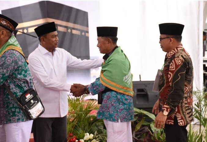  Lepas Calon Jamaah Haji, Bupati Sergai: “Semoga Pergi dan Kembali Dalam Keadaan Selamat serta Sehat”