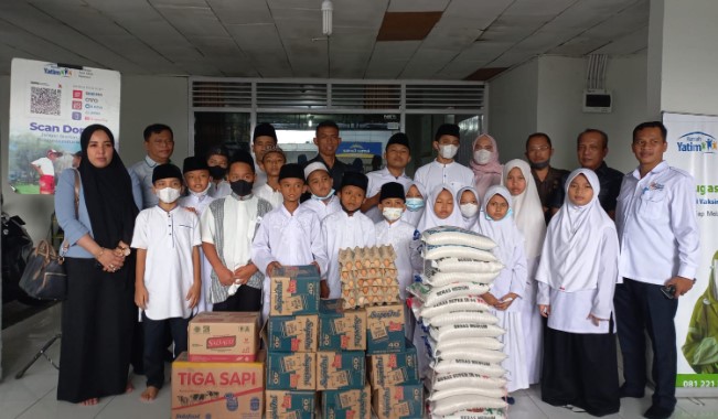  HUT Ke-29, PUD Pasar Medan Bagikan Sembako dan Santuni Anak Yatim