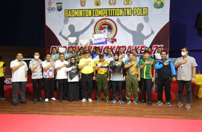  Tim Macan gabungan Kodam I/BB Juara Pertama Pertandingan Badminton TNI-Polri Bhayangkara Cup