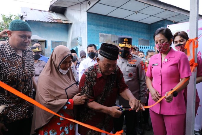  Sambut HUT Bhayangkara Ke-76, Polda Sumut Gelar Bakti Sosial Bedah Rumah