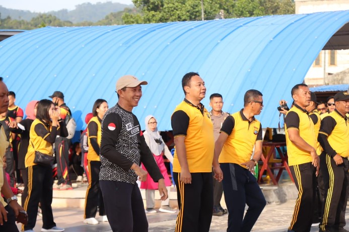 Polres Morowali Gelar Jalan Sehat dan Senam Sambut HUT Bhayangkara Ke-76