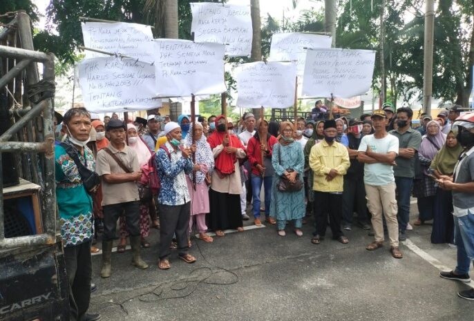  Polresta Deli Serdang Kawal Aksi Unras Pekerja Aktif dan Pensiunan PT Mara Jaya Perkebunan Batu Rata