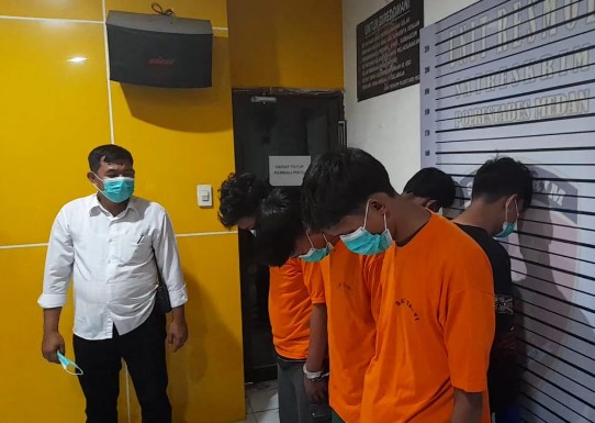  Satreskrim Polrestabes Medan bersama Dit Krimum Polda Sumut Tangkap 5 Pelaku Geng Motor