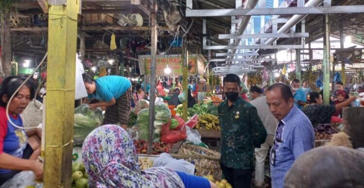  Talang Dipasang, Pasar Kemiri Lebih Terang, Pedagang: Rejeki Makin Deras yang Datang