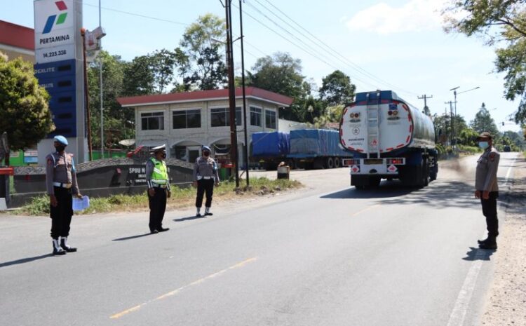  Ratusan Personil Polres Toba Amankan Jalur Kegiatan Woman Twenty (W20)