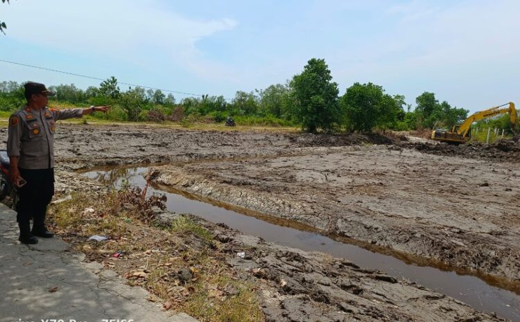 Kapolsek Kualuh Hilir Gandeng Pengusaha Rehap Lapangan Bola di Tanjung Leidong