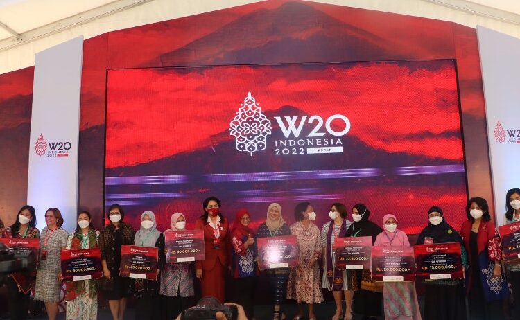  Delegasi W-20 Kunjungi Kaldera Toba