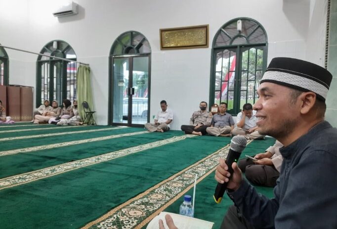  Polrestabes Medan Gelar Binrohtal kepada Personel Beragama Islam