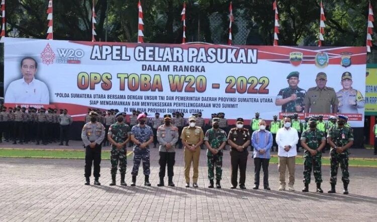  Kapolda Sumut Dampingi Gubsu Apel Gelar Pasukan Ops Toba W20-2022