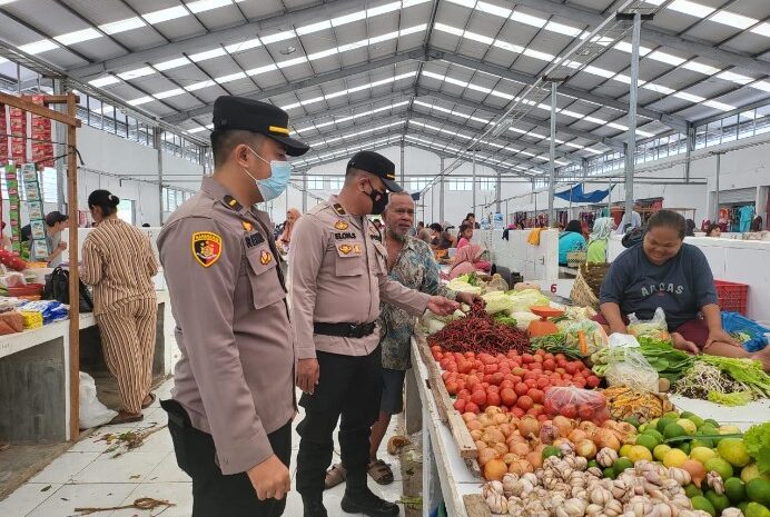  Patroli di Objek Vital, Dua Kanit Polsek Medang Deras Ingatkan Warga Tetap Waspada