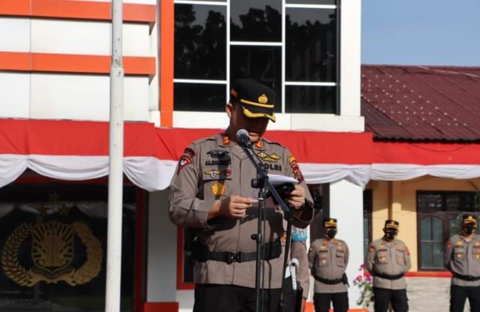  Kapolres Labuhanbatu Pimpin Upacara Kenaikan Pangkat Setingakat 50 Personil