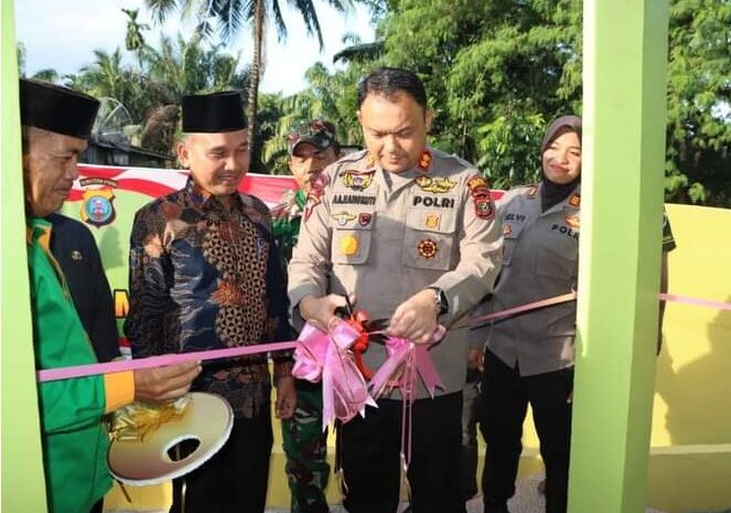 Kapolres Labuhanbatu Resmikan Musholla Ar-Rahman dan Reskrim Centre Polsek Na IX-X