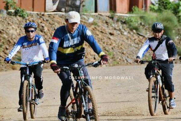 Pererat Tali Silaturrahmi Bersama Masyarakat Bungku Pesisir, Bupati Morowali Gowes Tempuh Jarak 20 Km