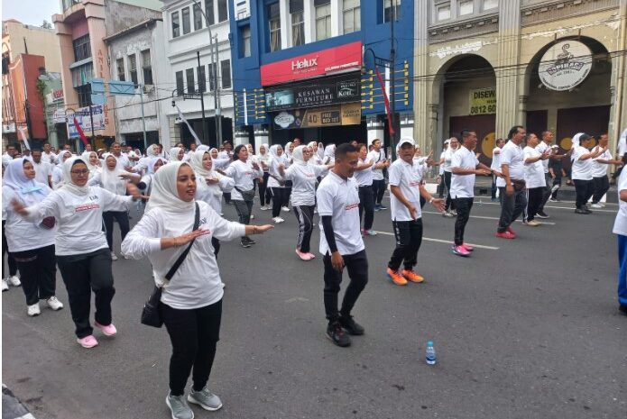  Penuh Semangatnya Jajaran PUD Pasar Medan Ambil Bagian di Senam Kolaborasi