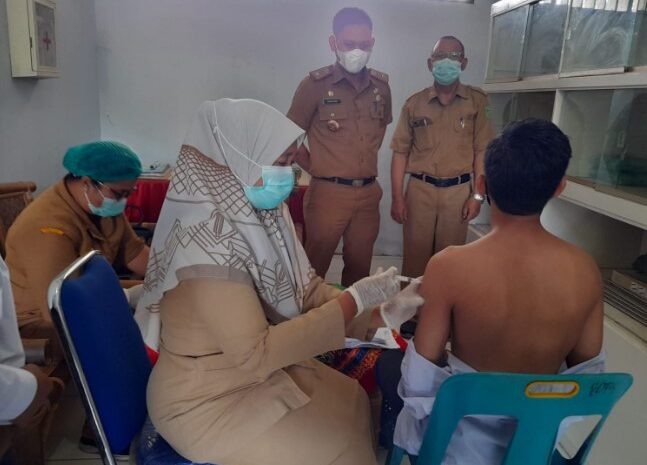 Sukseskan BIAN, Kecamatan Medan Labuhan Bersama Puskesmas Martubung Gelar Imunisasi di SMPN 45 Martubung