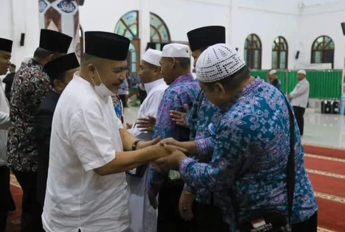 Sekdakab Labuhanbatu Sambut Kedatangan 216 Jamaah Haji Kloter 5 di Asrama Haji Al-Ikhlas