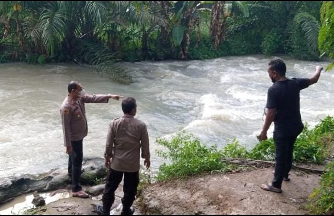  Kapolsek Perdagangan Kerahkan Personel Cari Bocah 3 Tahun Hanyut di Sungai Manahul