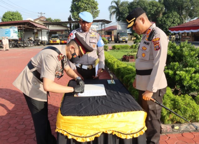  Kapolres Asahan Pimpin Upacara Serah Terima Jabatan Kasat Lantas