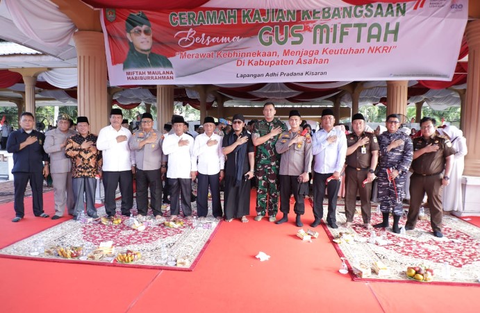  Peringatan HUT Ke-77 RI, Ribuan Jemaah Hadiri Ceramah Kebangsaan Bupati Asahan dan Gus Miftah