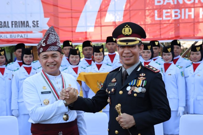  Kapolres Batubara Bersama Forkopimda Ikuti Upacara Bendera Peringati HUT RI Ke-77