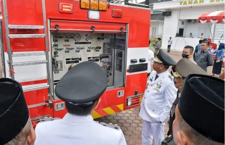  Di HUT Ke-77 Kemerdekaan RI, Sergai Terima Hibah Mobil Damkar dari Kemendagri