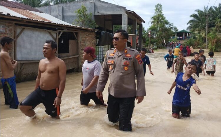 Polresta Deli Serdang Bantu dan Evakuasi Masyarakat Terdampak Banjir