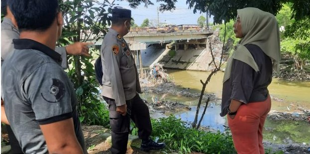  Sat Binmas Imbau Warga Jangan Buang Sampah Sembarangan di Sungai