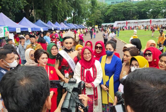 Bhayangkari dan Polwan Polda Sumatera Utara Ikuti Semarak Gebyar Kebaya Nasional