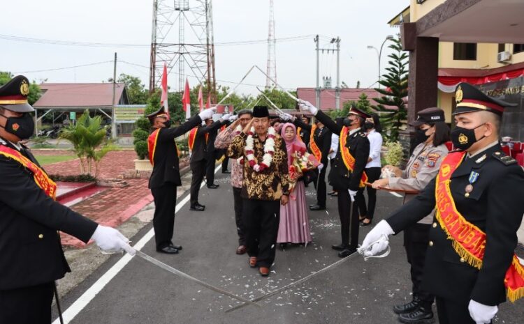 Upacara Pedang Pora Iringi Pelepasan 7 Personil Purna Bhakti Polres Batubara