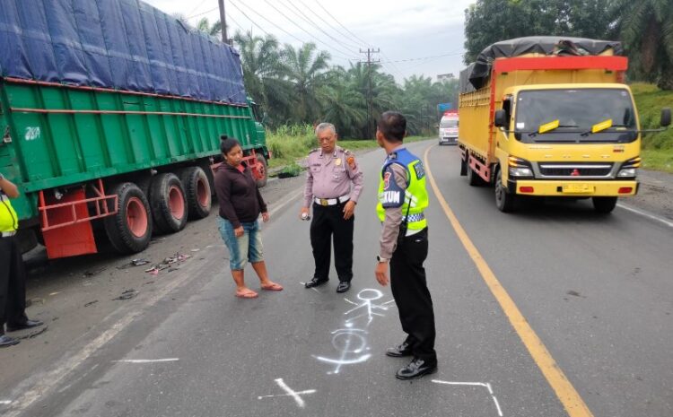 Pengendara Honda Beat Tewas Tabrak Truk Fuso di KM-125-126 Jalinsum Medan-Kisaran