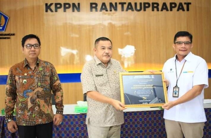  Terbaik Salurkan Dana Desa, Pemkab Labuhanbatu Raih Penghargaan dari KPPN